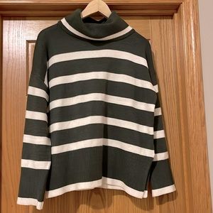 Luxe by Tricot Gray White Striped Long Sleeve Turtleneck Pullover Sweater Size M